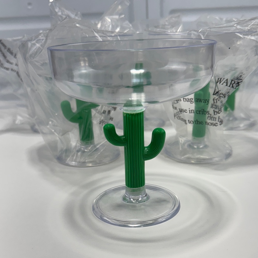 Cactus Stem Plastic Margarita Glasses - Set of 6 w/ Sombrero Straws-NWT